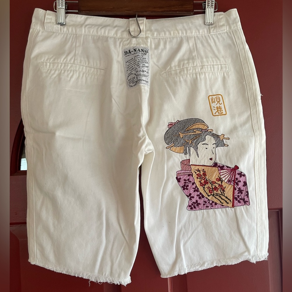 Da-Nang white surplus cargo shorts Geisha embroidered medium-large